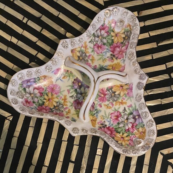 Triangular Porcelain Tray with a Three-Point Handle and Numbers under the Glaze. - Picture 2 of 4